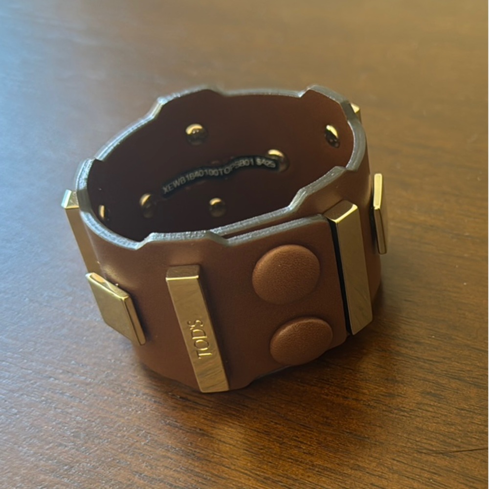 Tod’s calfskin stud bracelet size s brand new